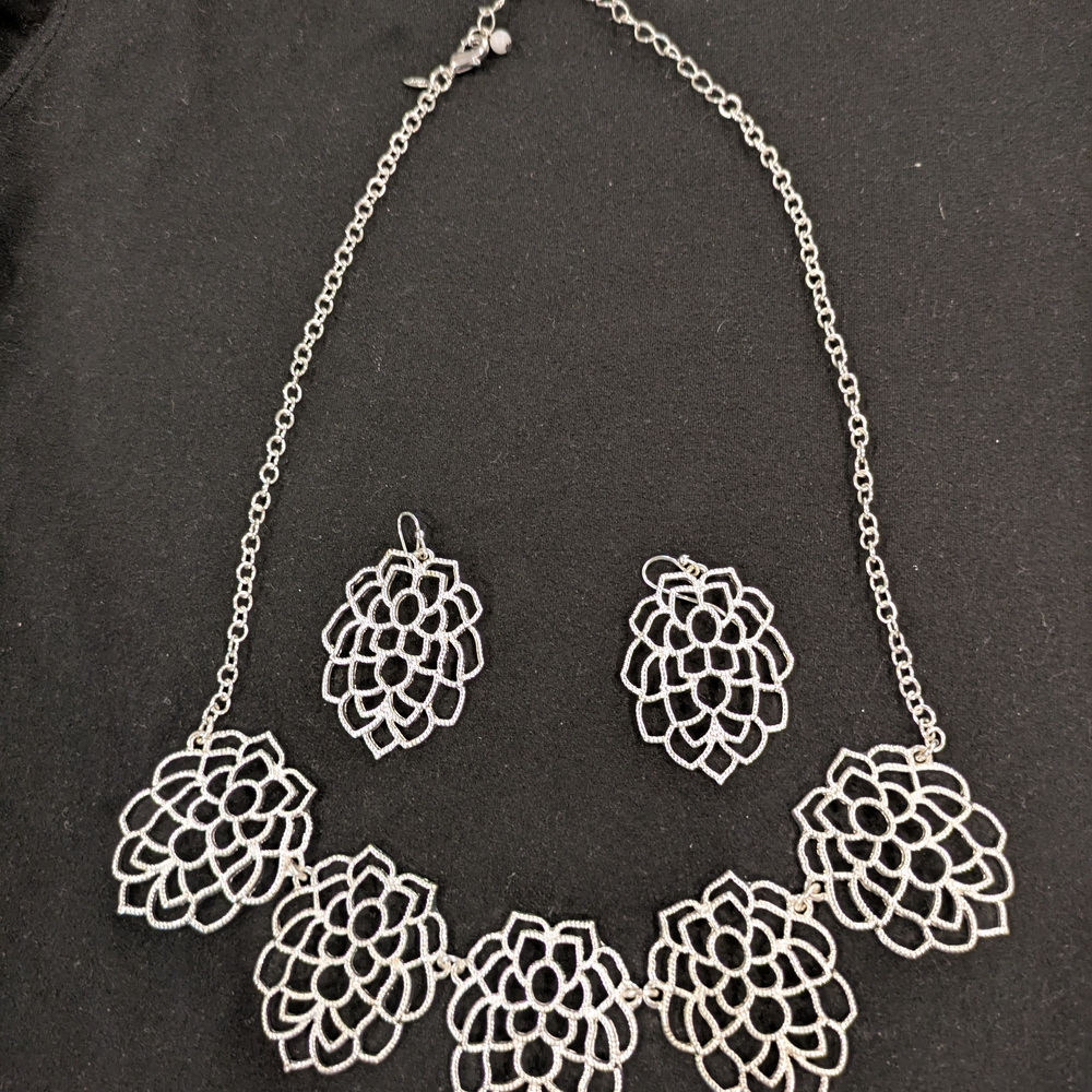 Chic Silver Floral Necklace and Earring Set